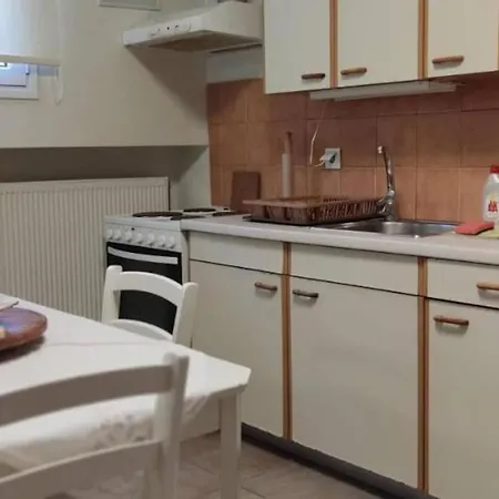 Rodi Semi-basement Apt By Hsh Appartement