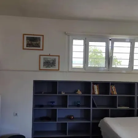 Rodi Semi-basement Apt By Hsh *
