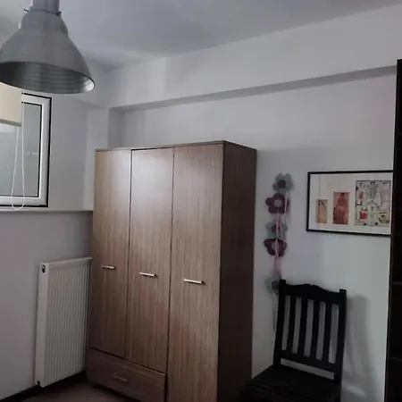 Rodi Semi-basement Apt By Hsh Apartmán